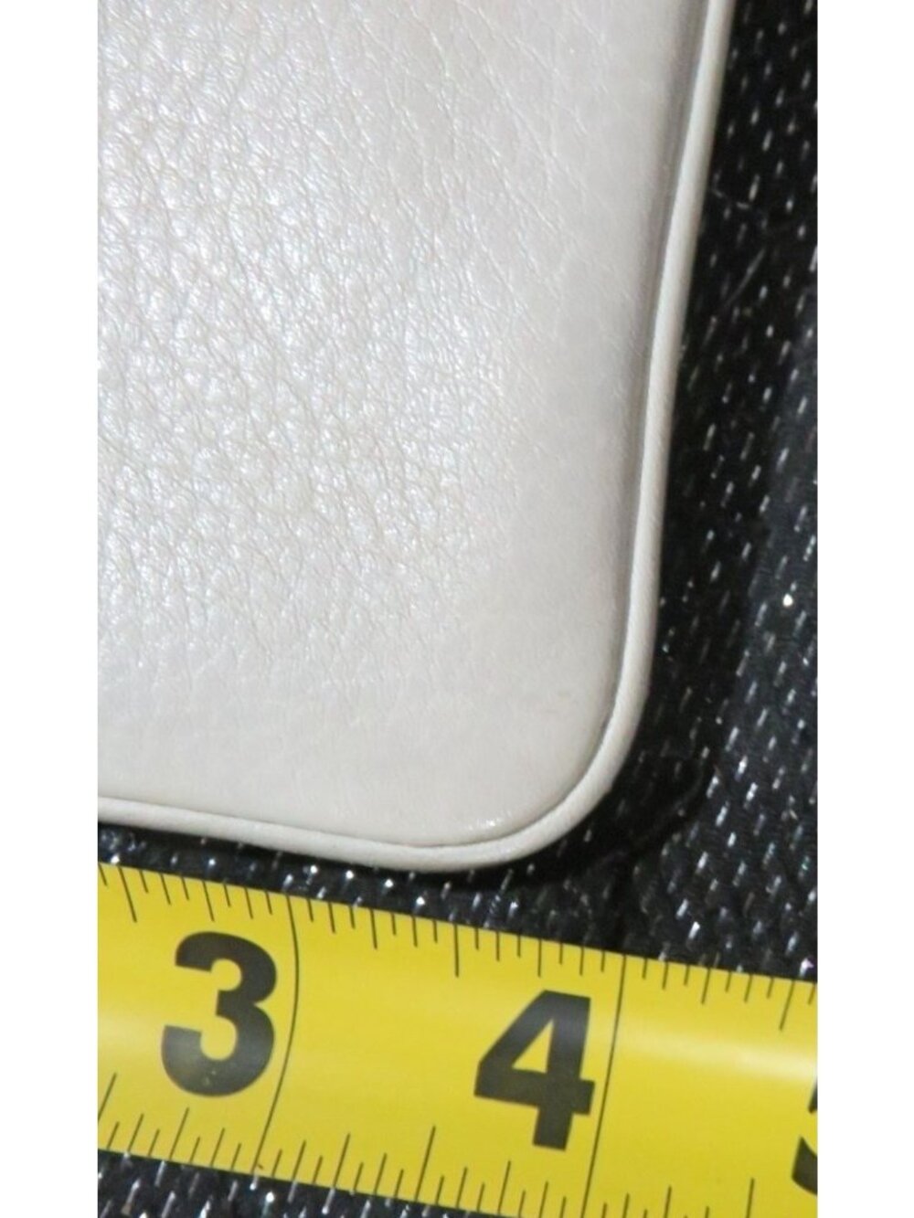 Coach White Pebbled Leather Buckle and Stud Embellished Wristlet Pouch & hangtag - Picture 7 of 7